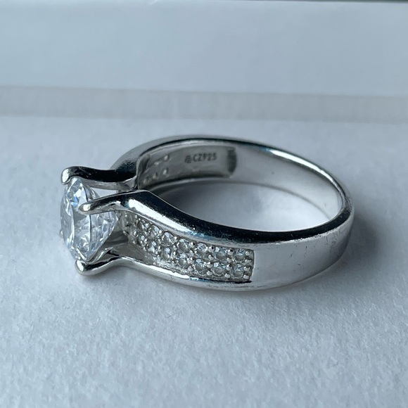 Ring 3 - Picture 2 of 9